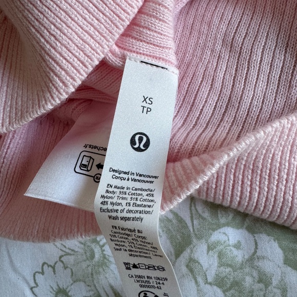 Lululemon pink sweater nwot. Size xs - Picture 2 of 4